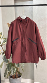 جاكيت نسائي بياقة مرتفعة قليلا