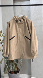 جاكيت نسائي بياقة مرتفعة قليلا