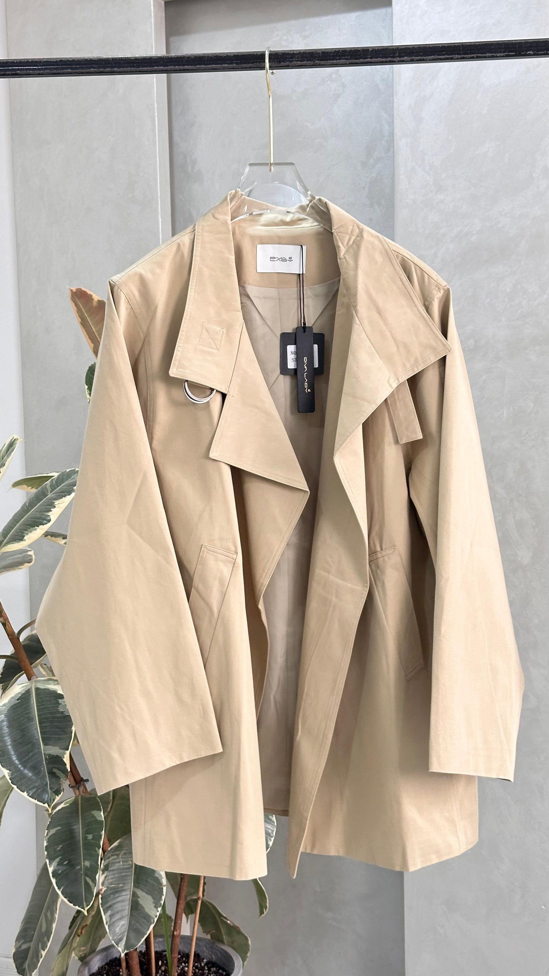 جاكيت نسائي عريض باكمام منفوخة