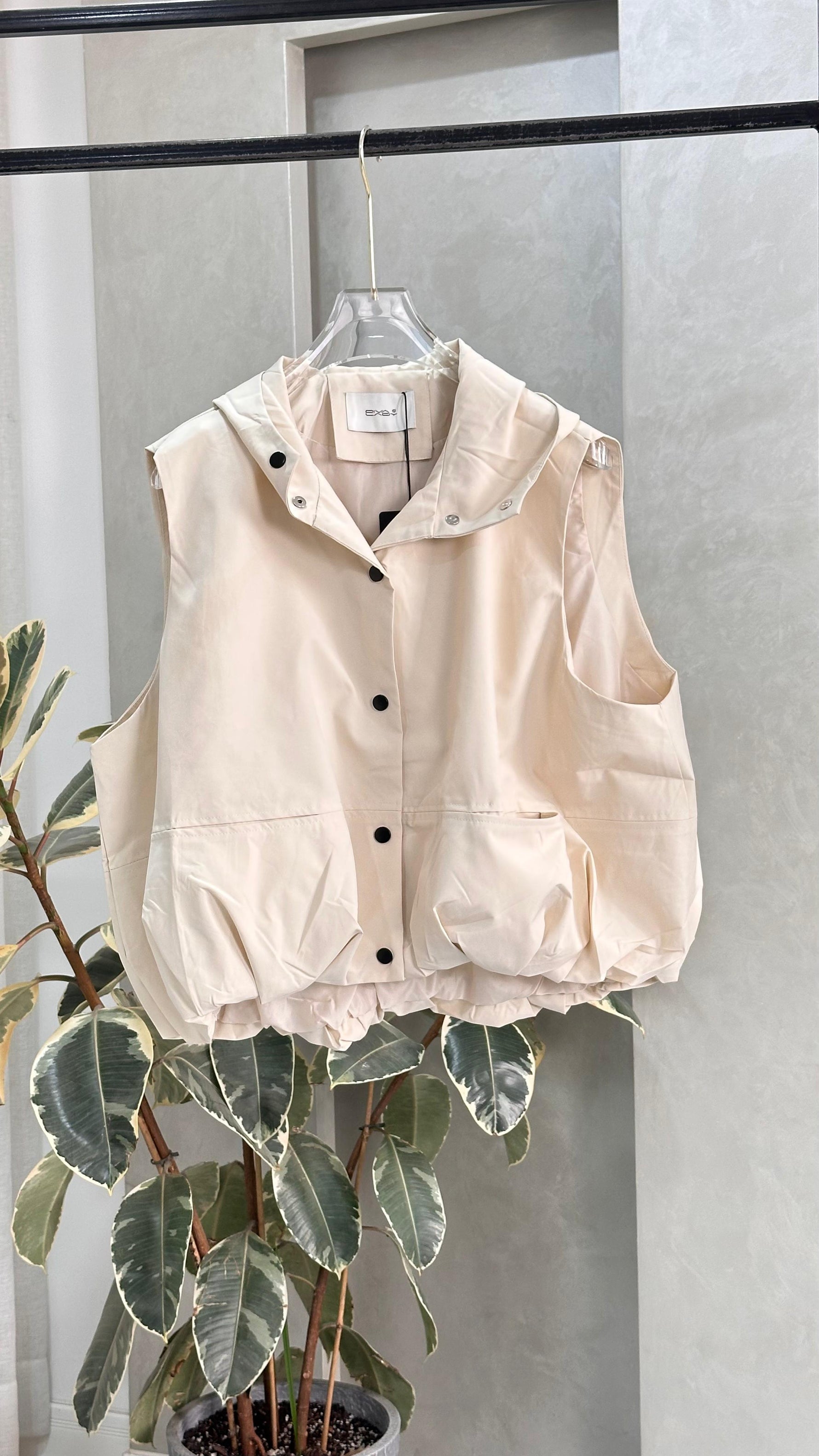 جاكيت نسائي قصير