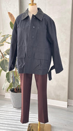 جاكيت نسائي قصير عريض