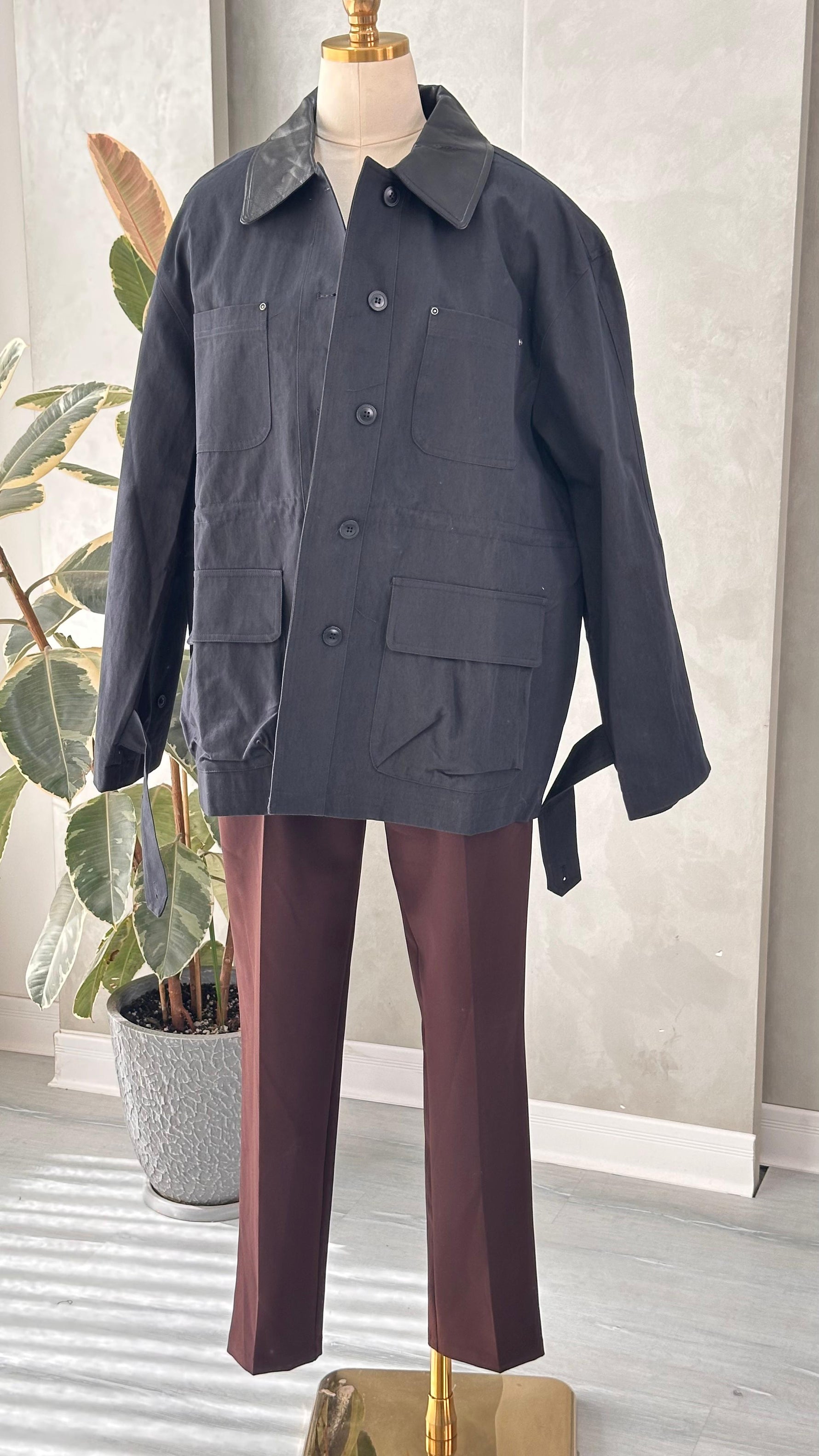 جاكيت نسائي قصير عريض