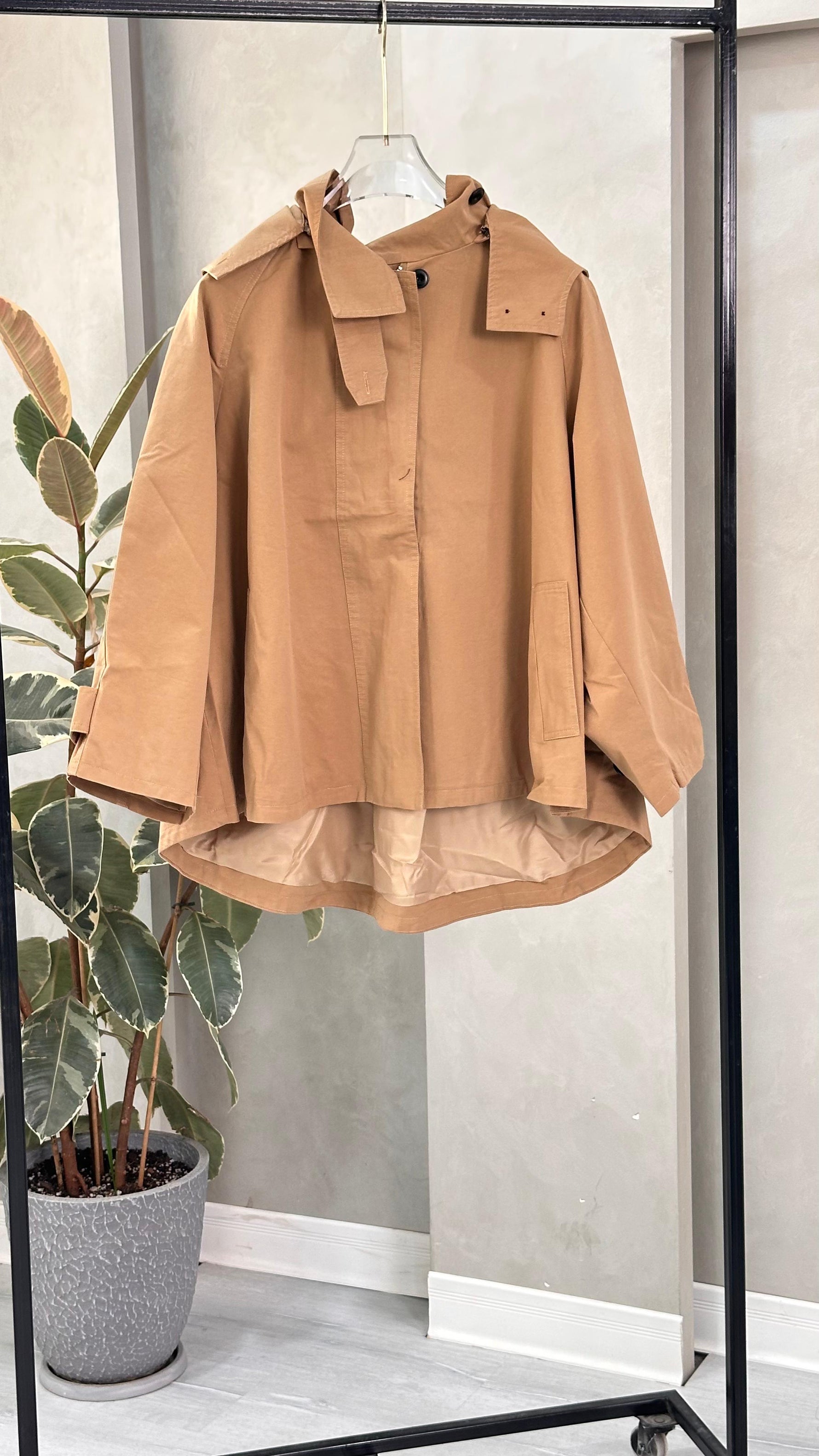 جاكيت نسائي عريض