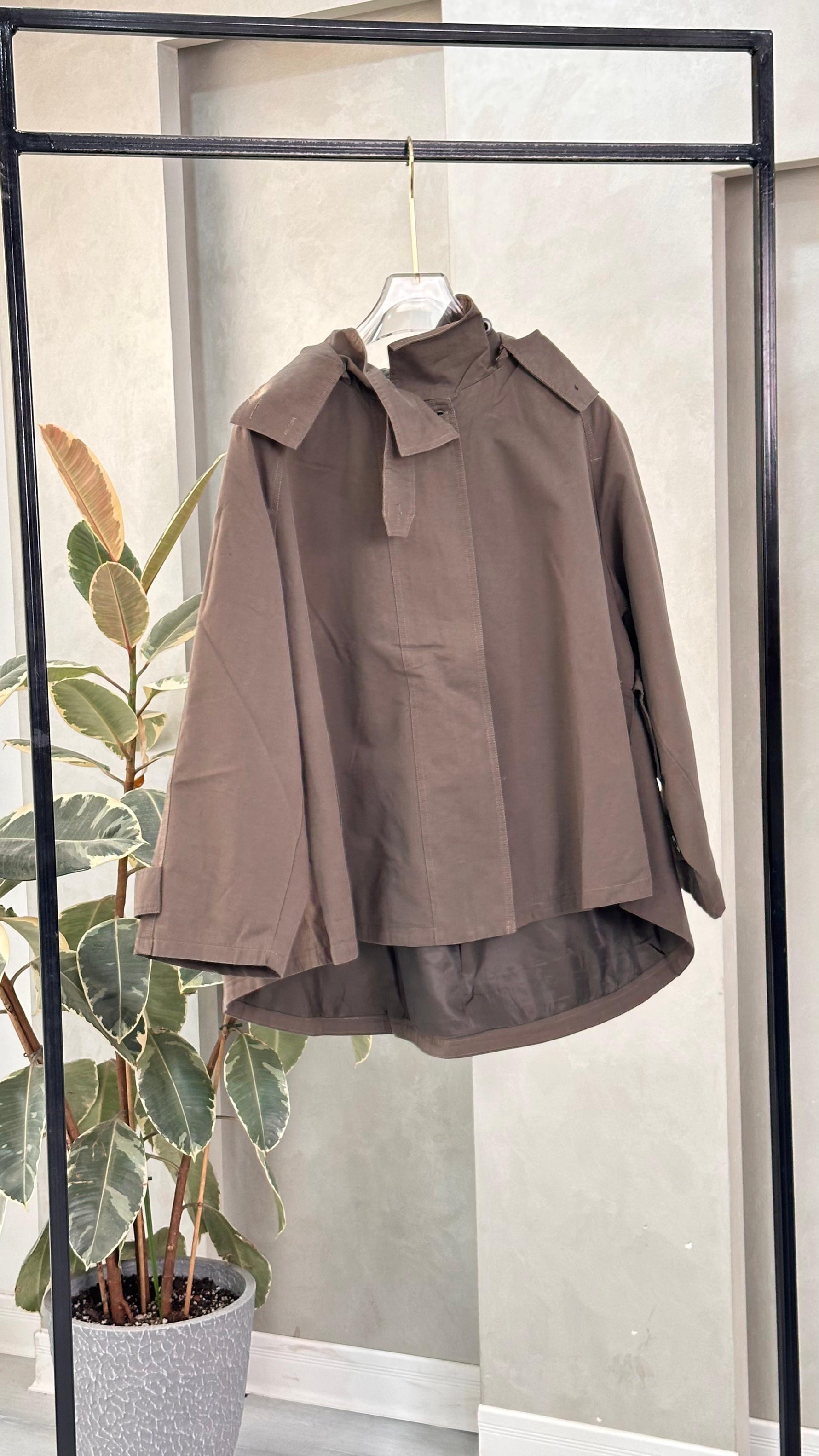 جاكيت نسائي عريض