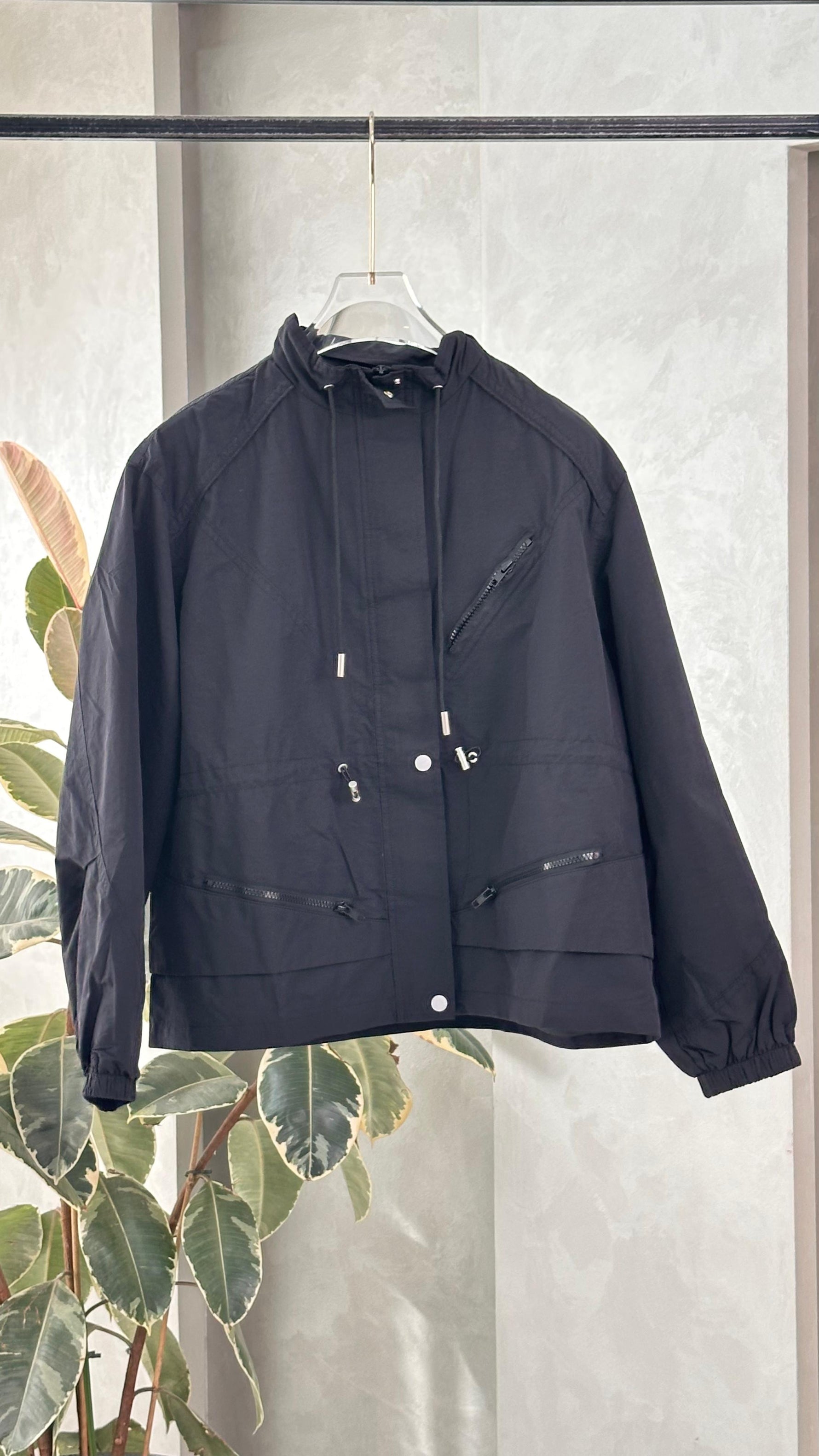 جاكيت نسائي مع رباط على سترة الرأس