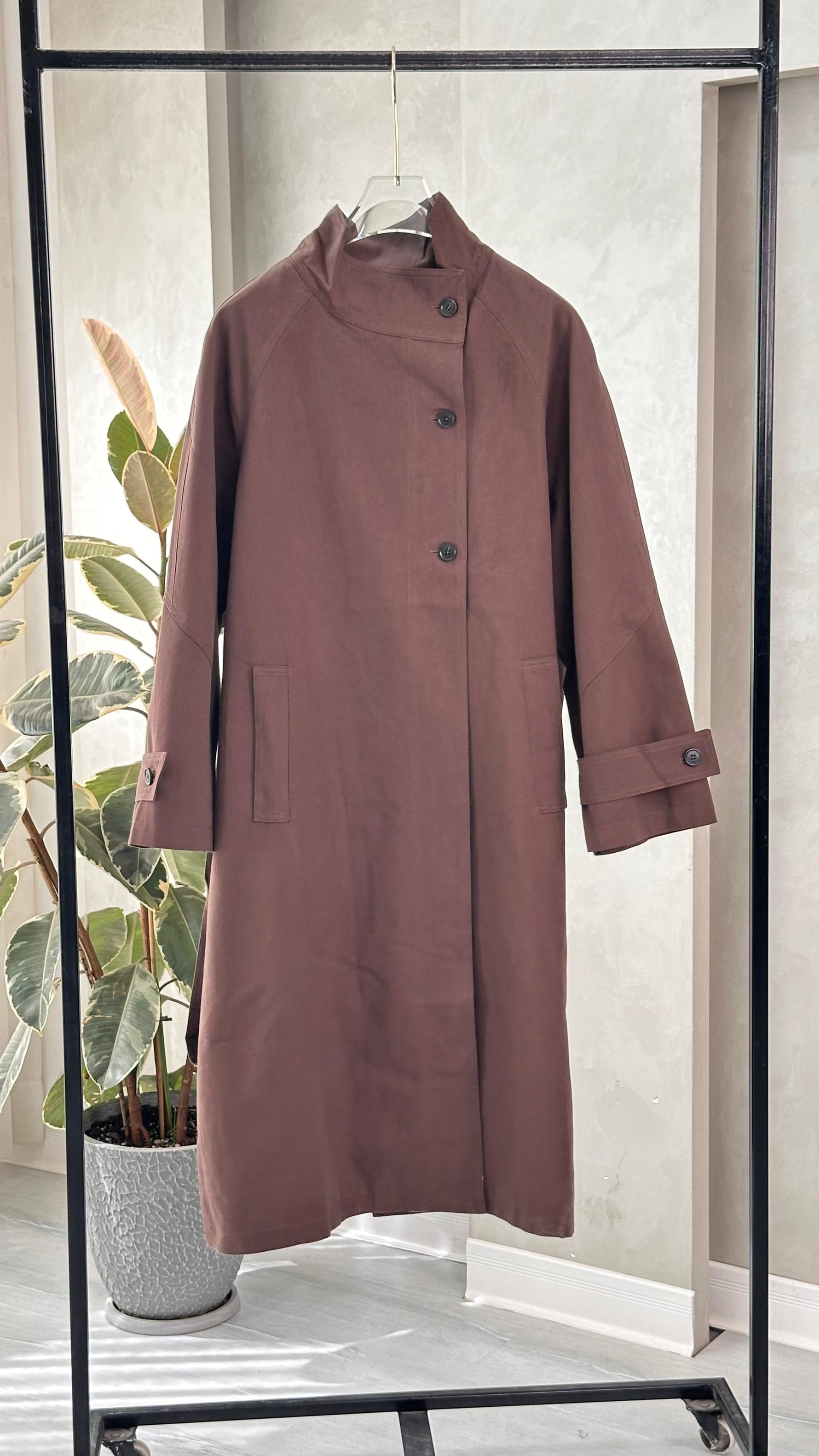 جاكيت نسائي طويل بياقة