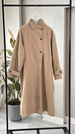 جاكيت نسائي طويل بياقة