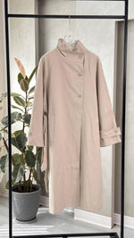 جاكيت نسائي طويل بياقة