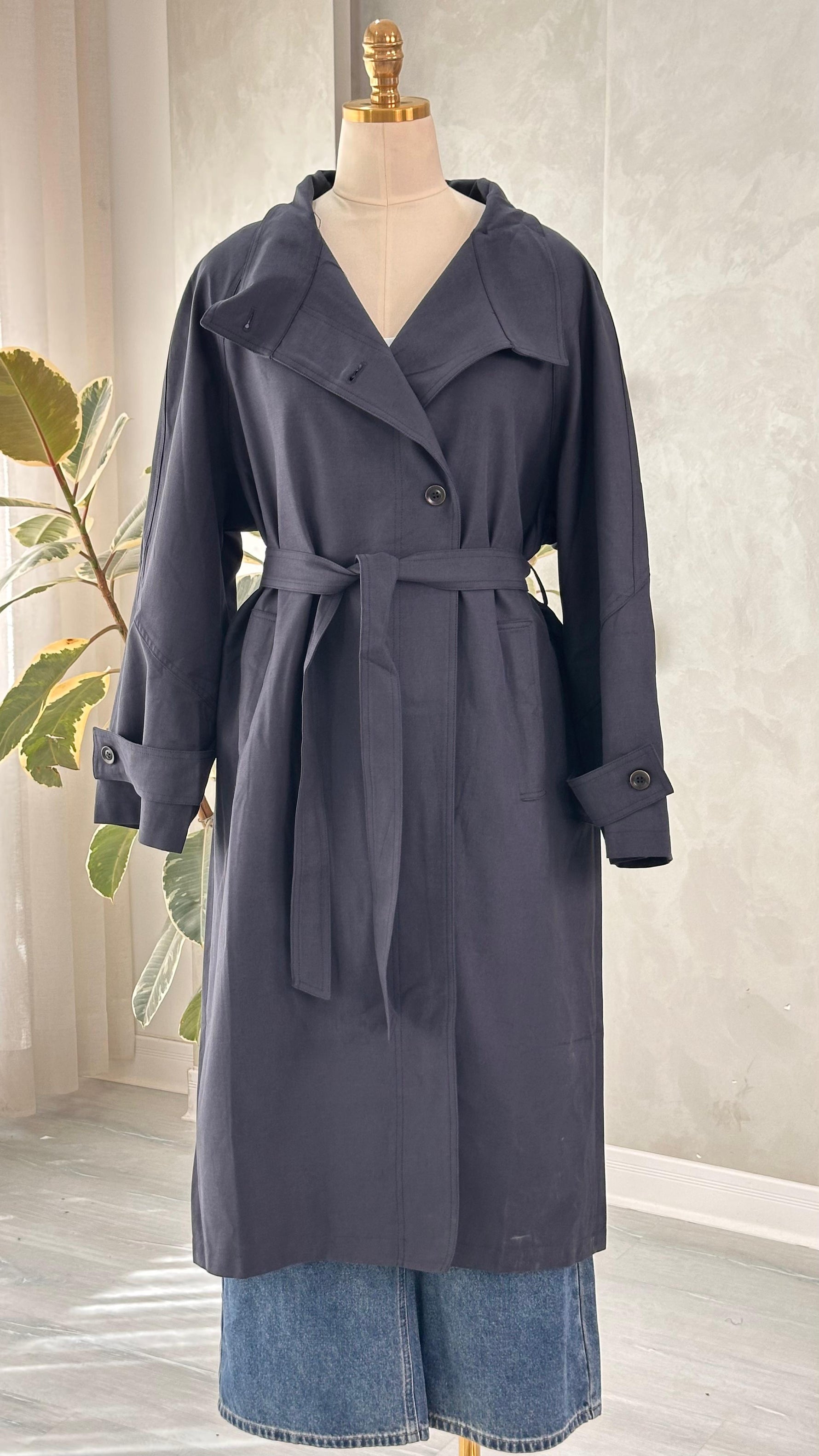 جاكيت نسائي طويل بياقة