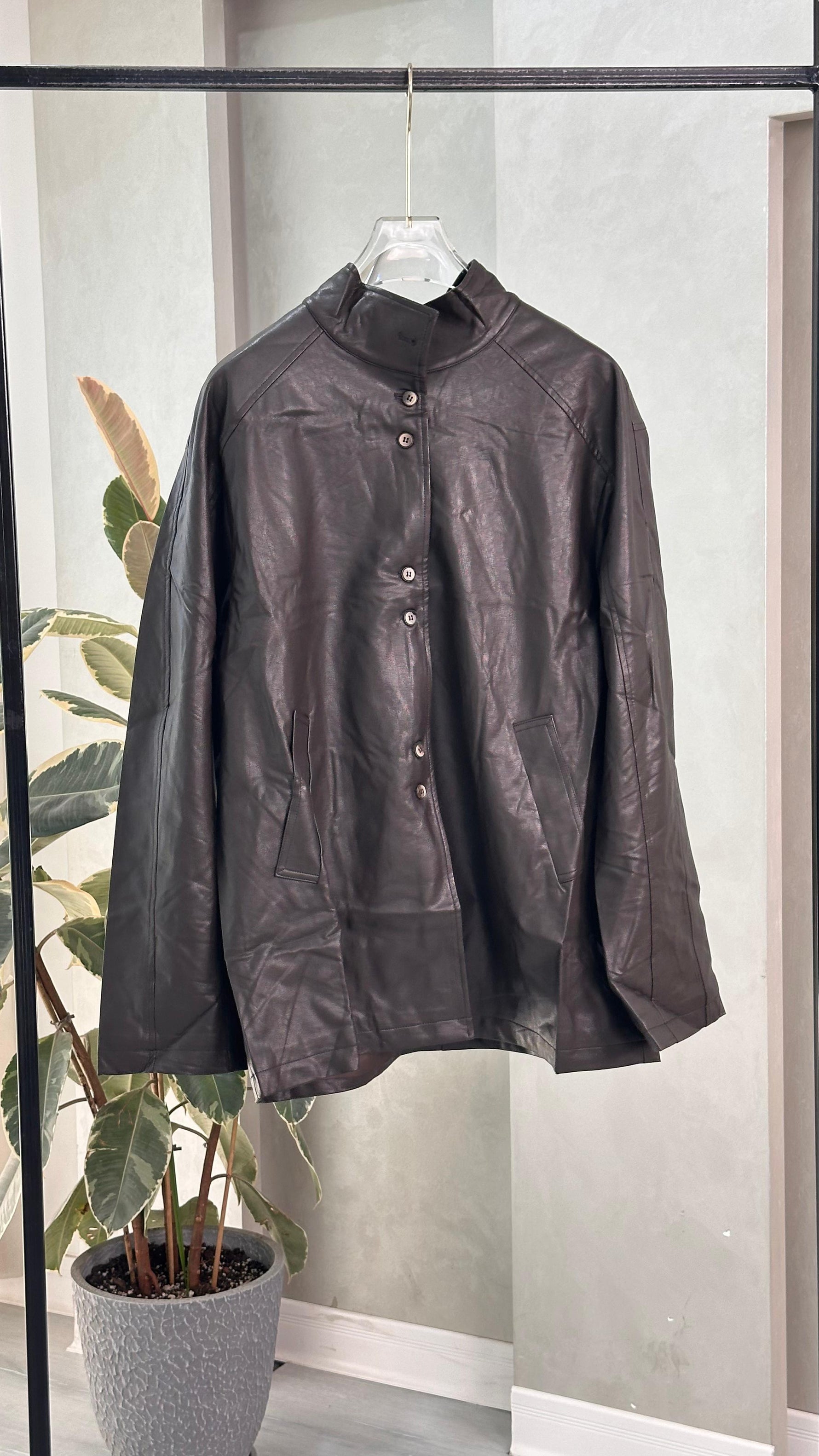 جاكيت نسائي جلد