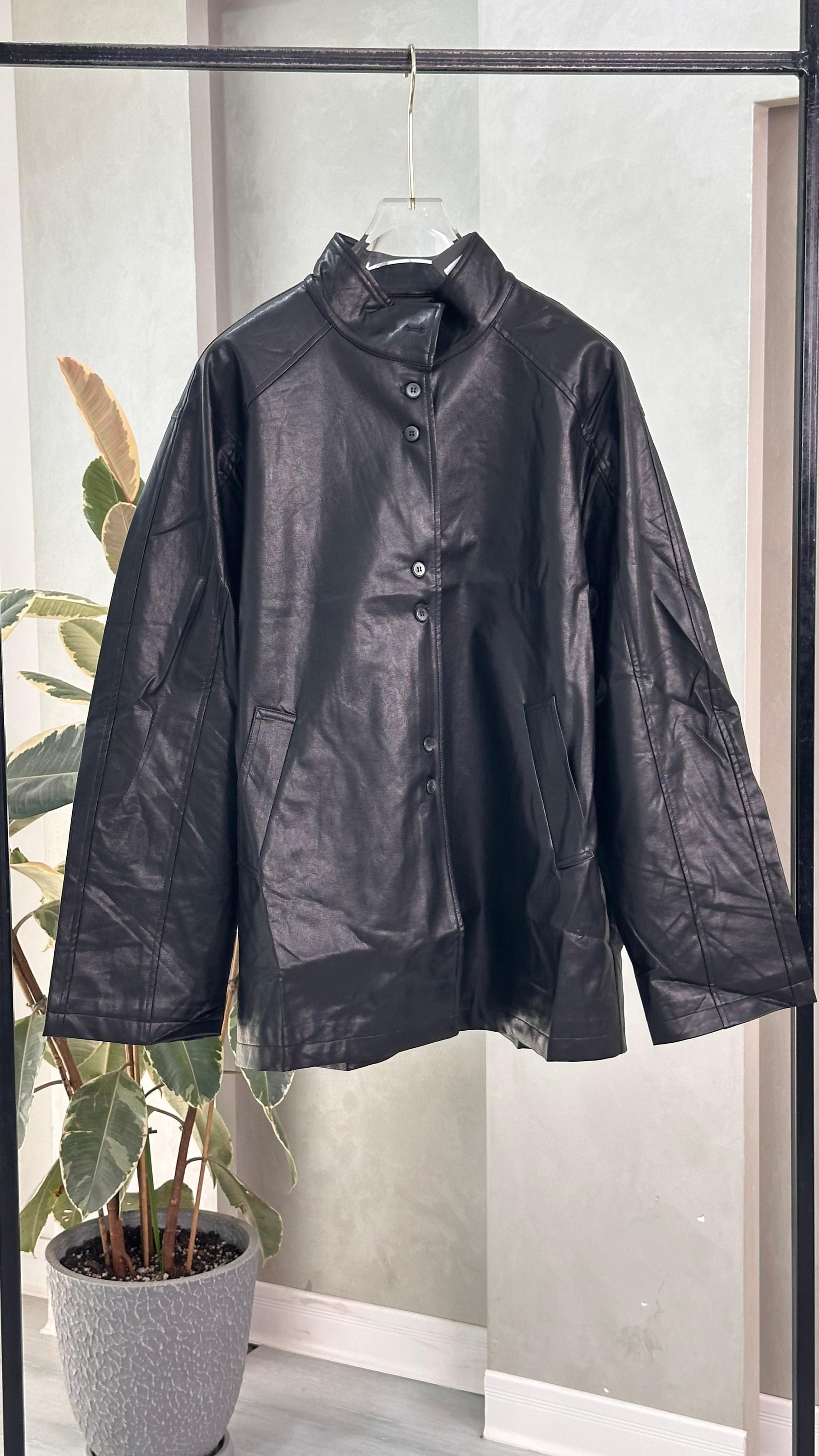 جاكيت نسائي جلد