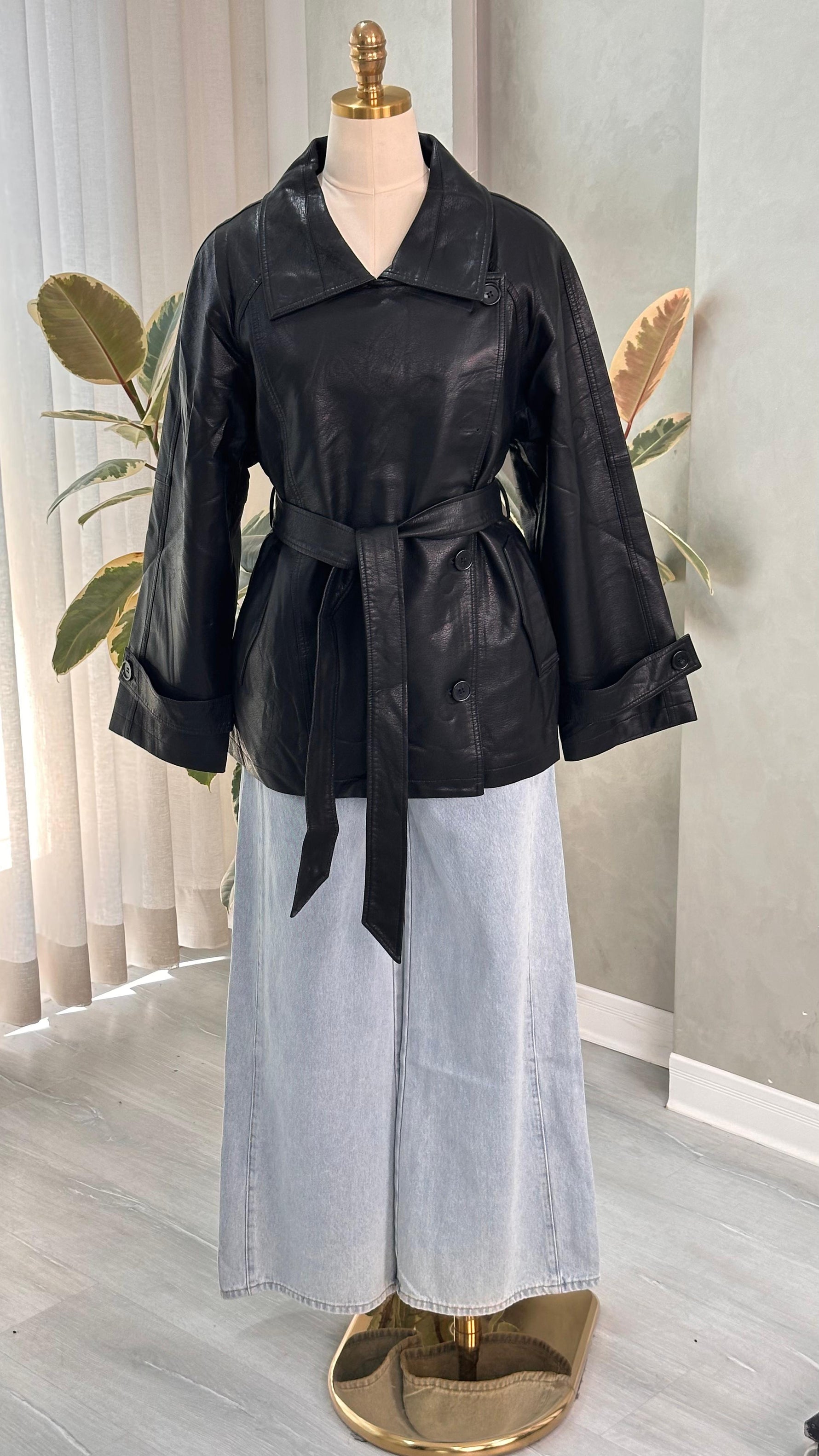 جاكيت نسائي جلد