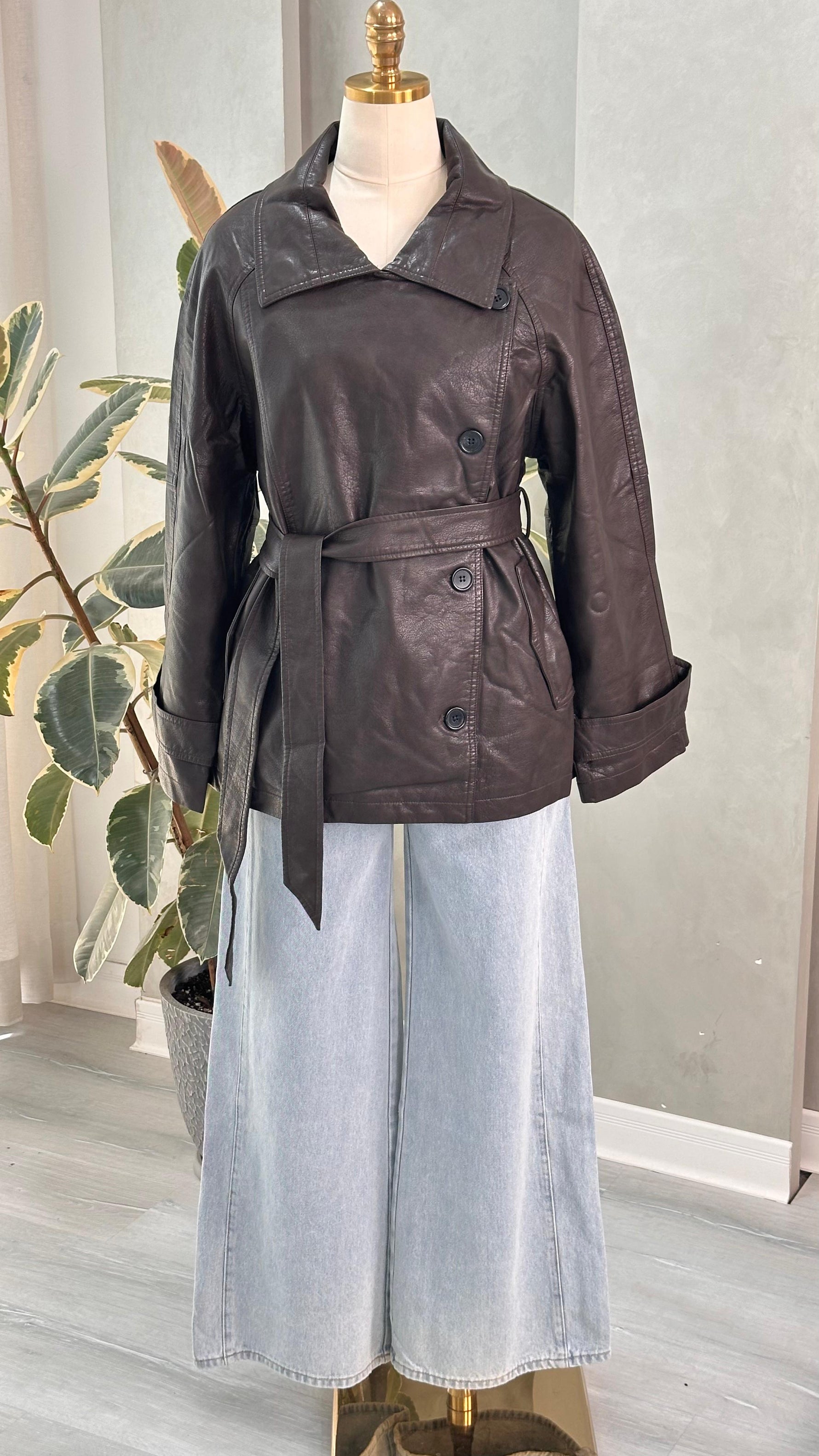 جاكيت نسائي جلد