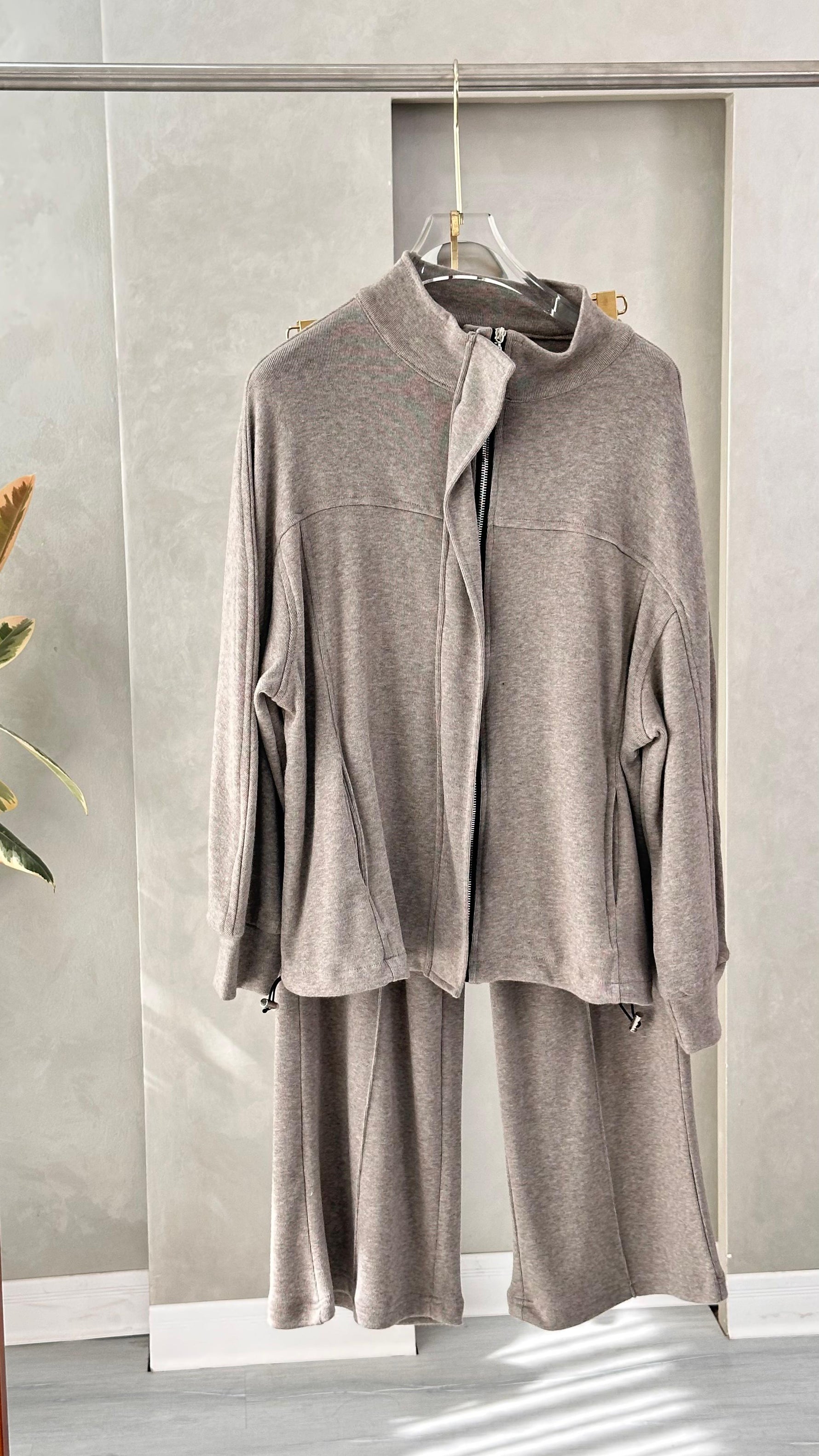 بدلة نسائي رياضية