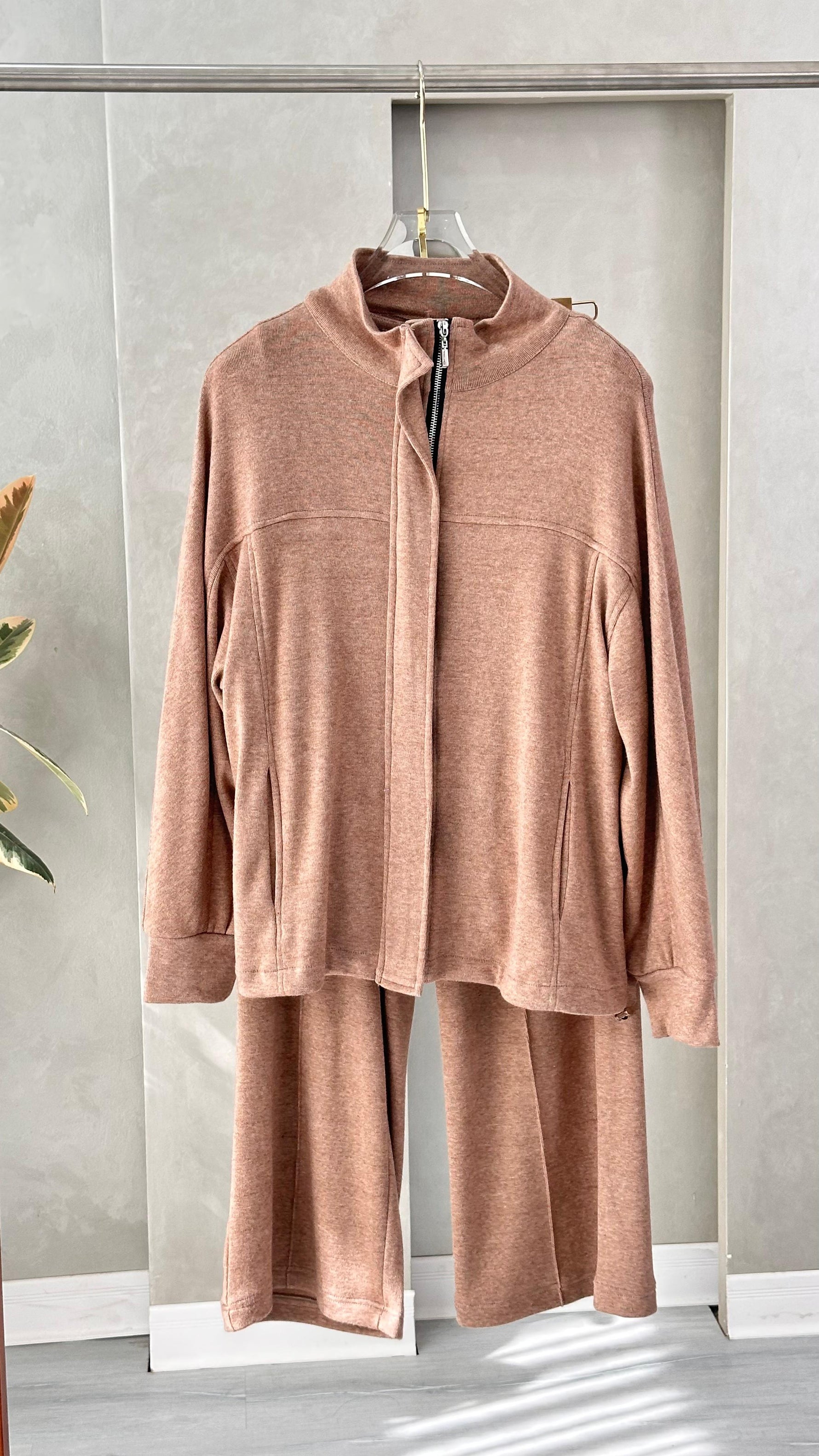 بدلة نسائي رياضية