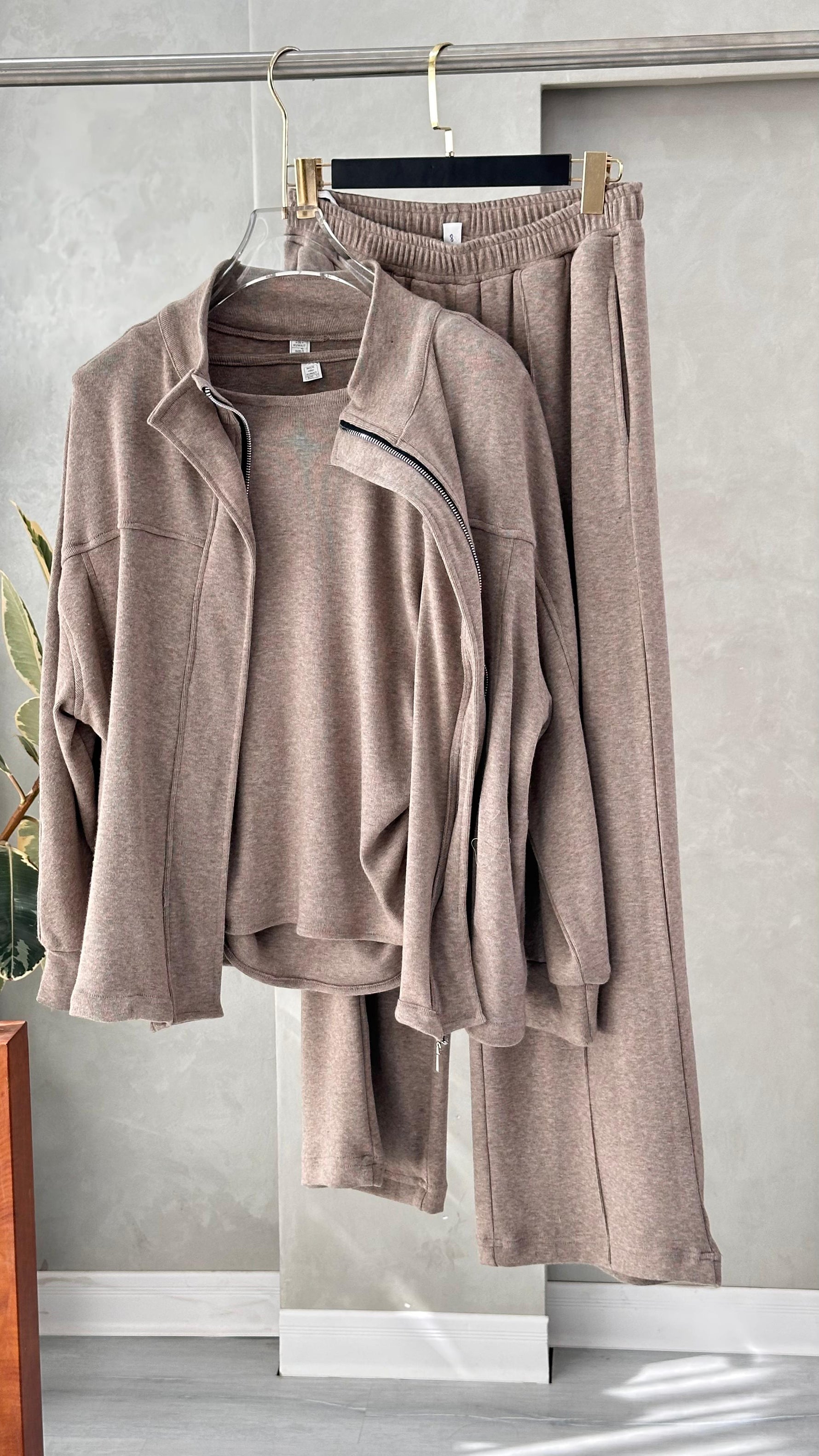 بدلة نسائي رياضية