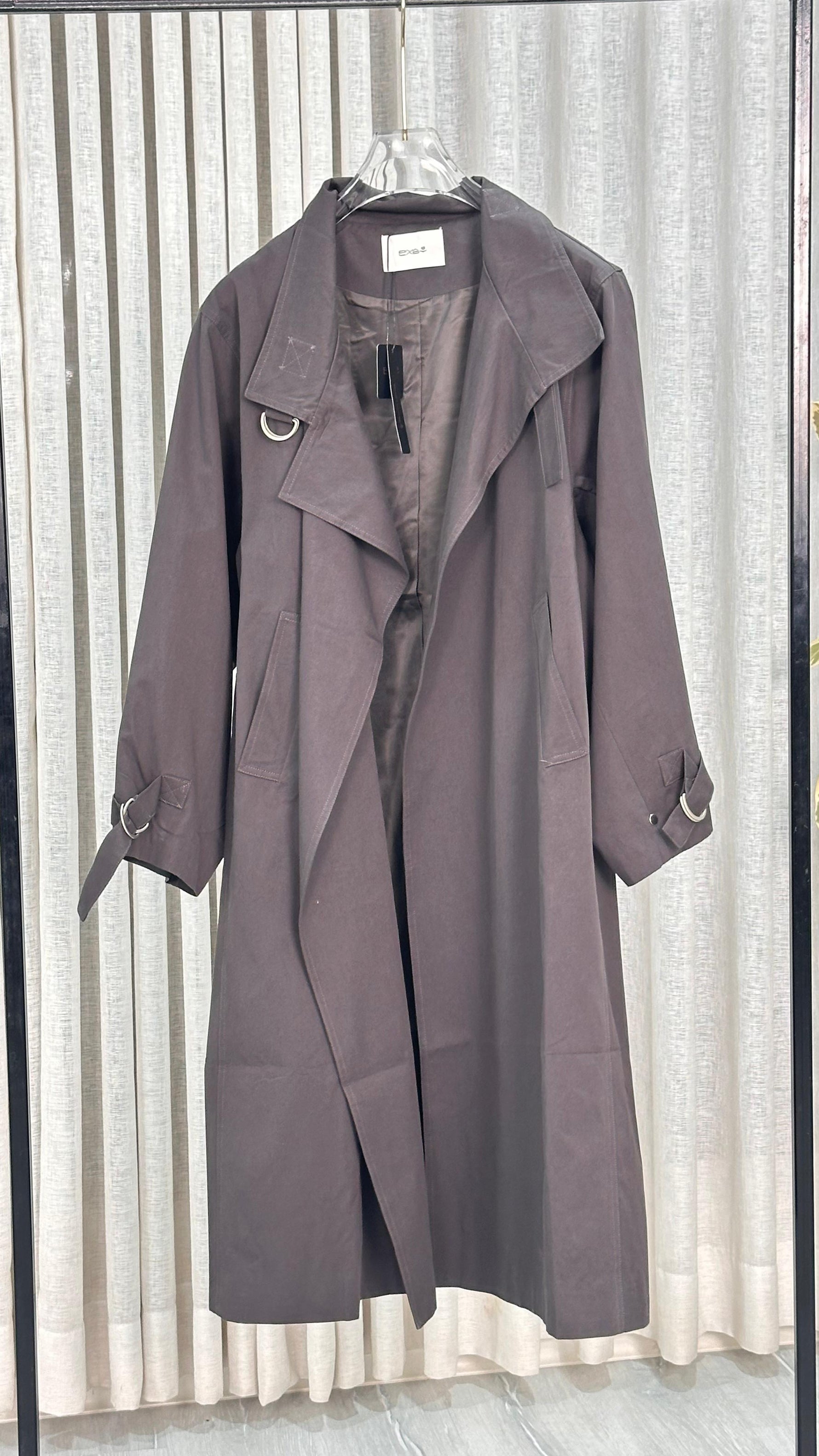 جاكيت نسائي بقماش متين