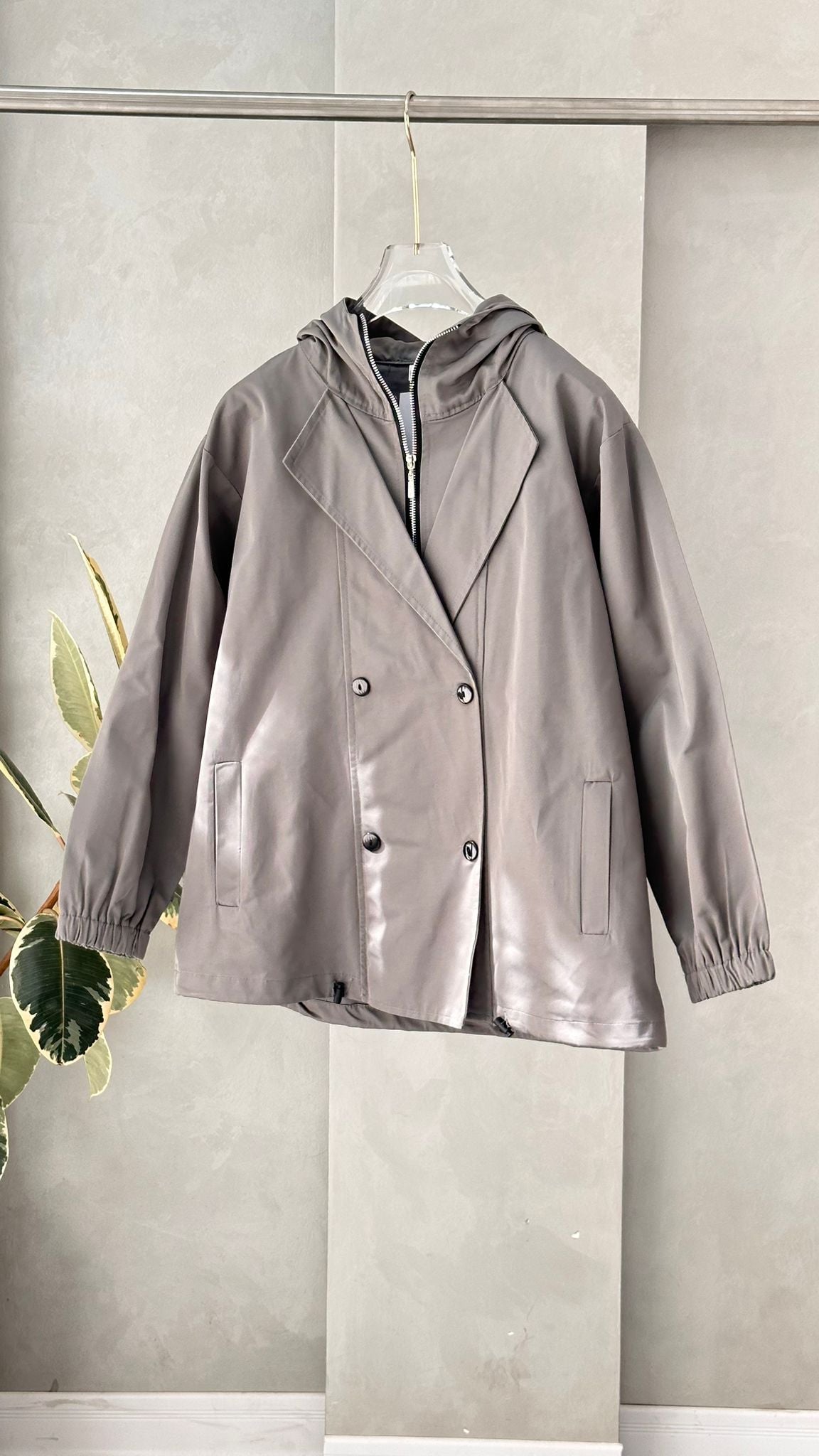 جاكيت نسائي مع قلنسوة