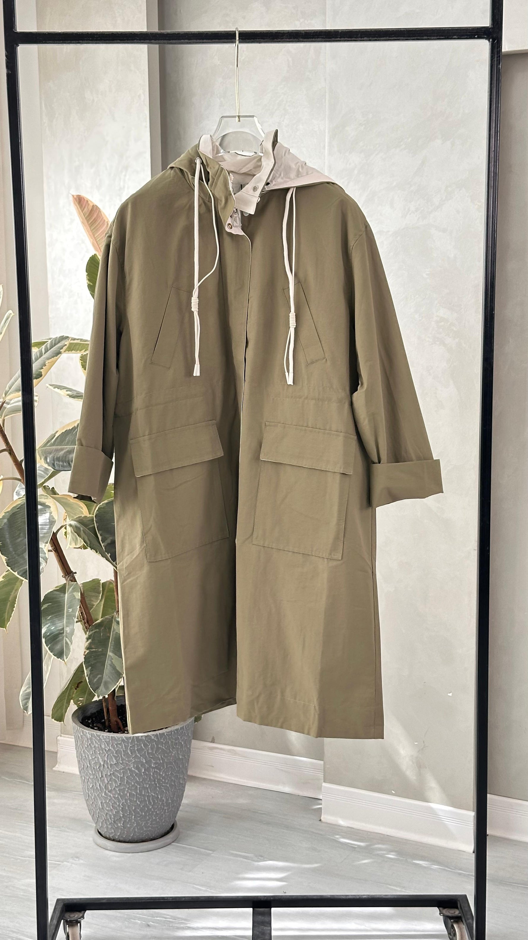 جاكيت نسائي بغطاء رأس