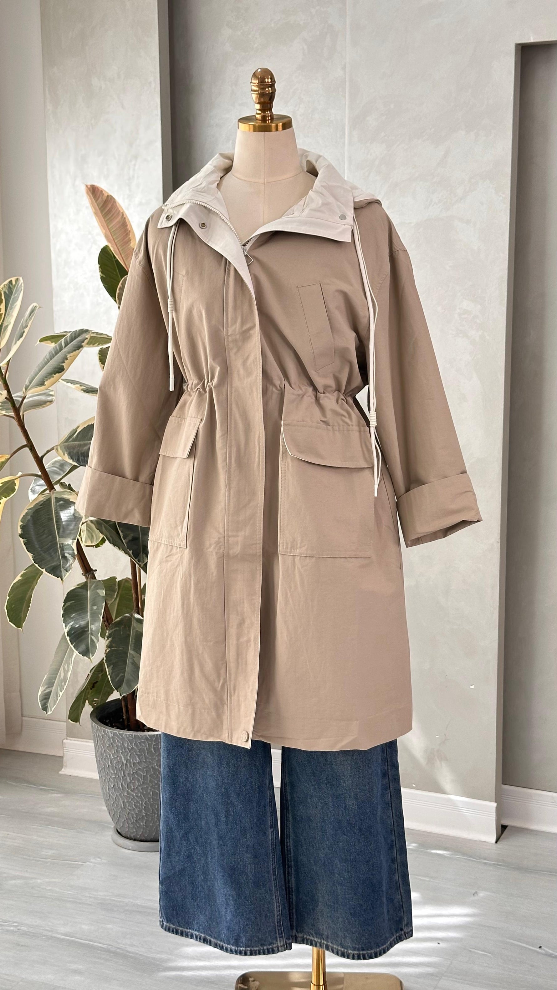 جاكيت نسائي بغطاء رأس