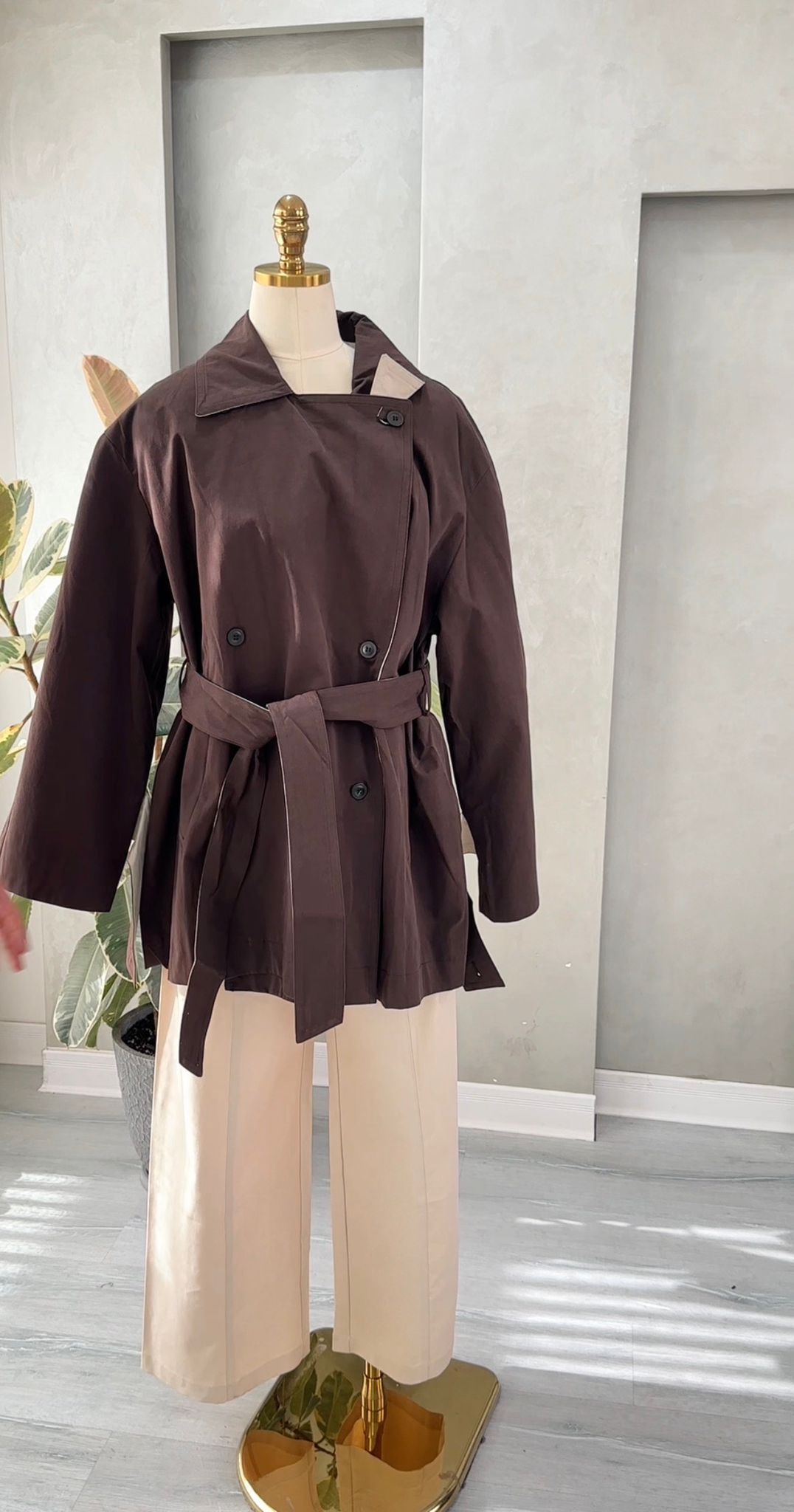 جاكيت نسائي كلاسيكي