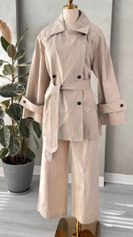 جاكيت نسائي كلاسيكي