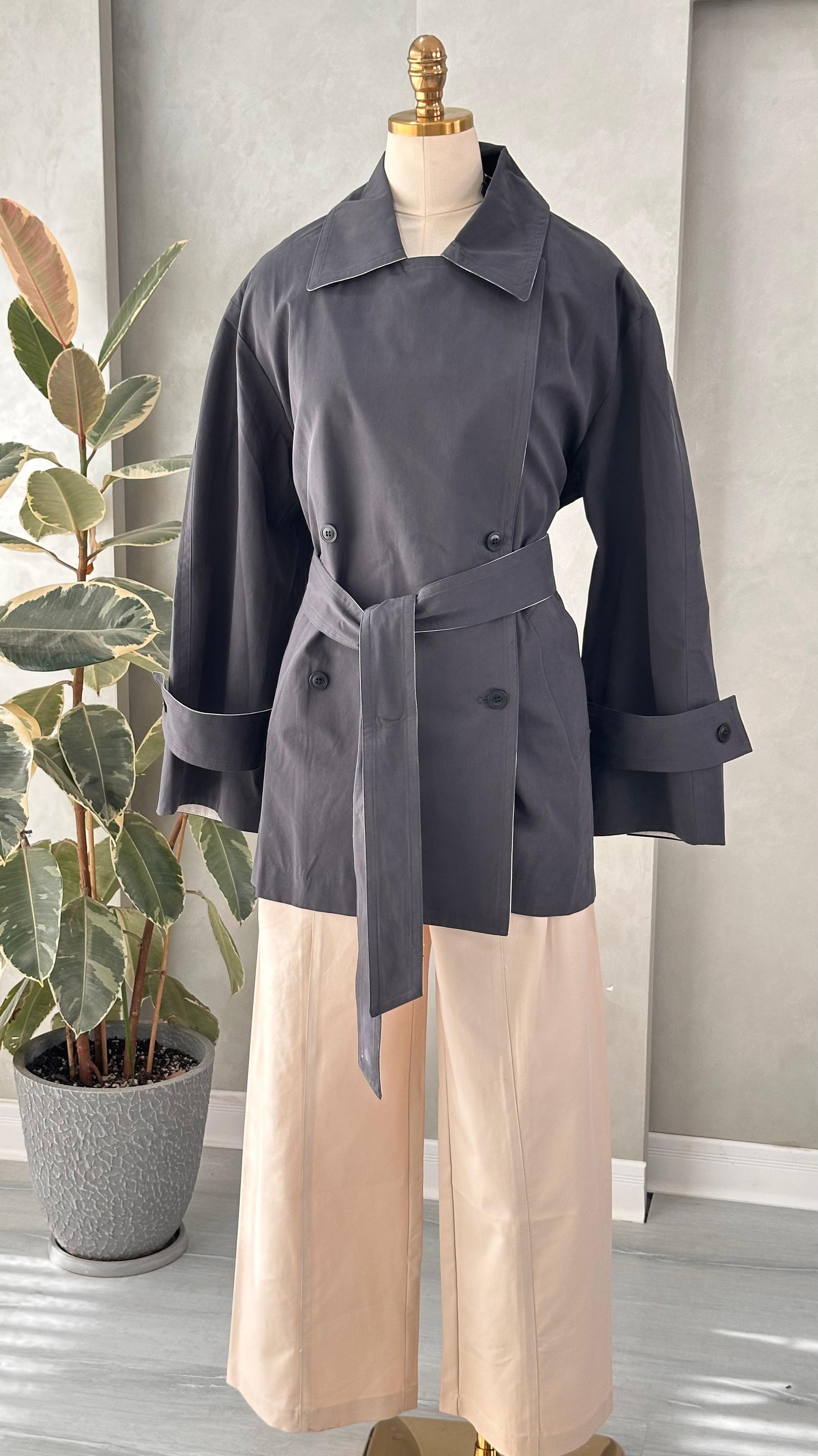 جاكيت نسائي كلاسيكي