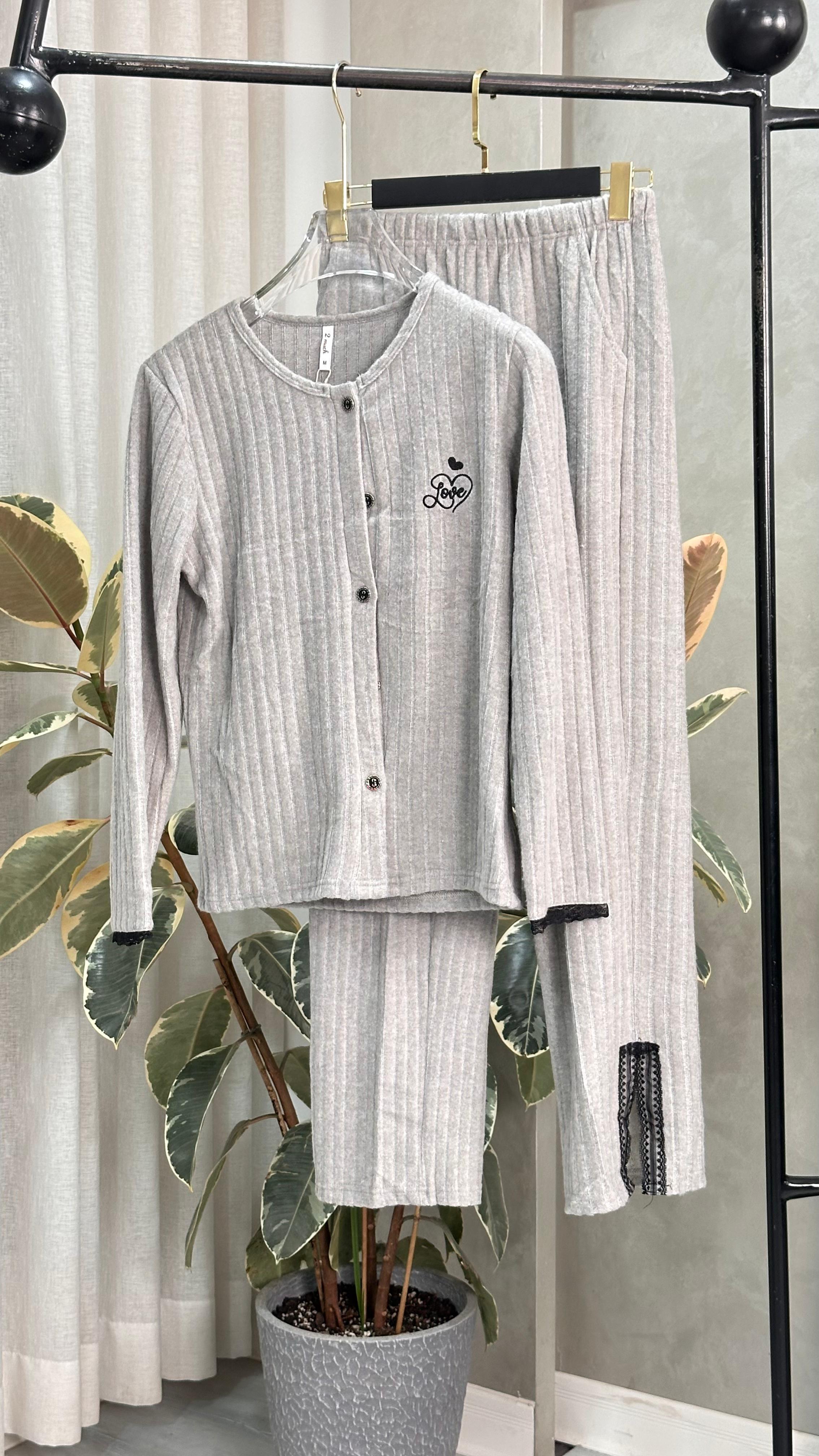 بيجامة نسائي