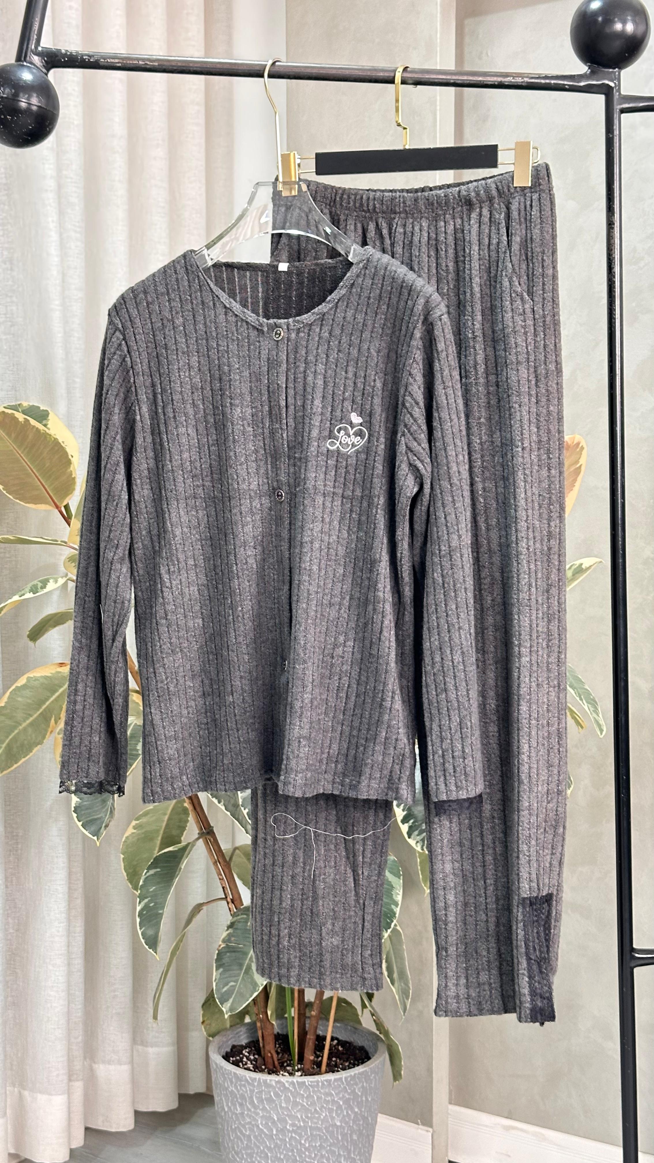 بيجامة نسائي