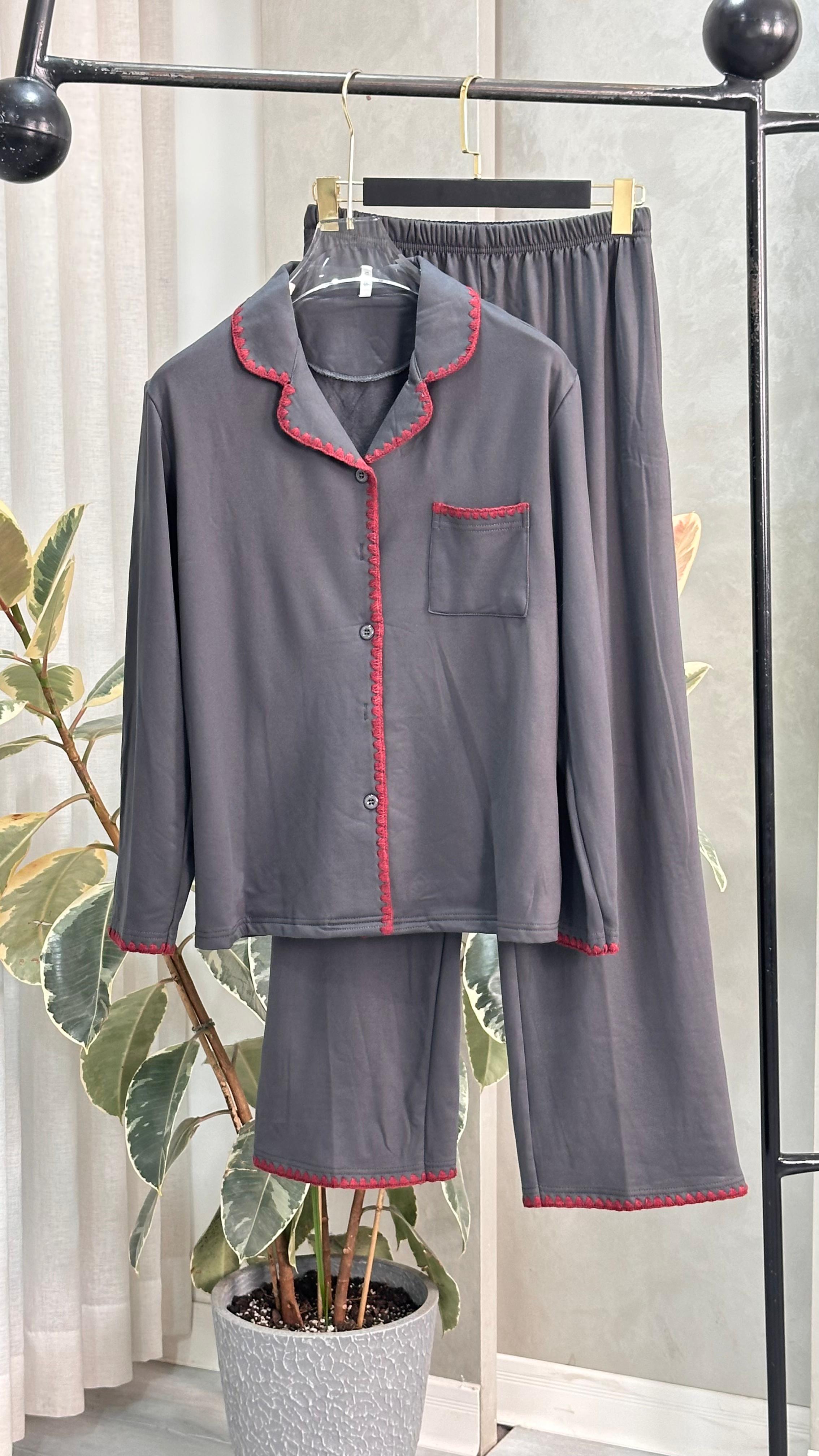 بيجامة نسائي