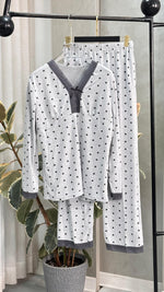 بيجامة نسائي منقطة