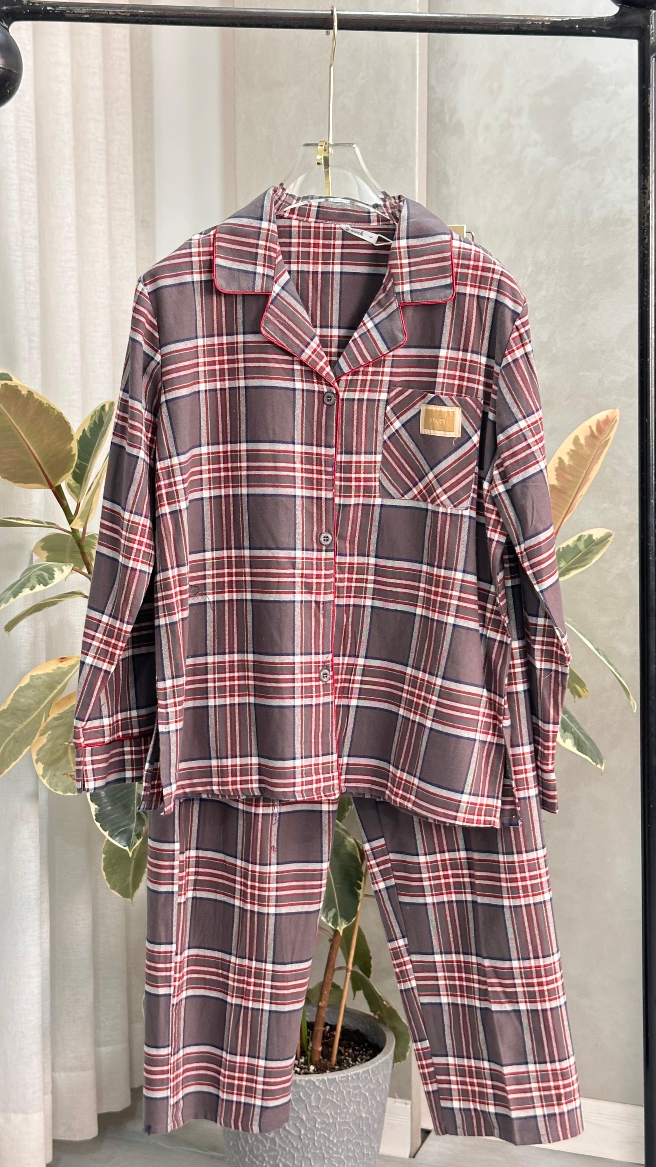 بيجامة نسائي