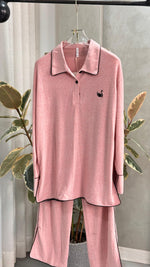 بيجامة نسائي مع ياقة