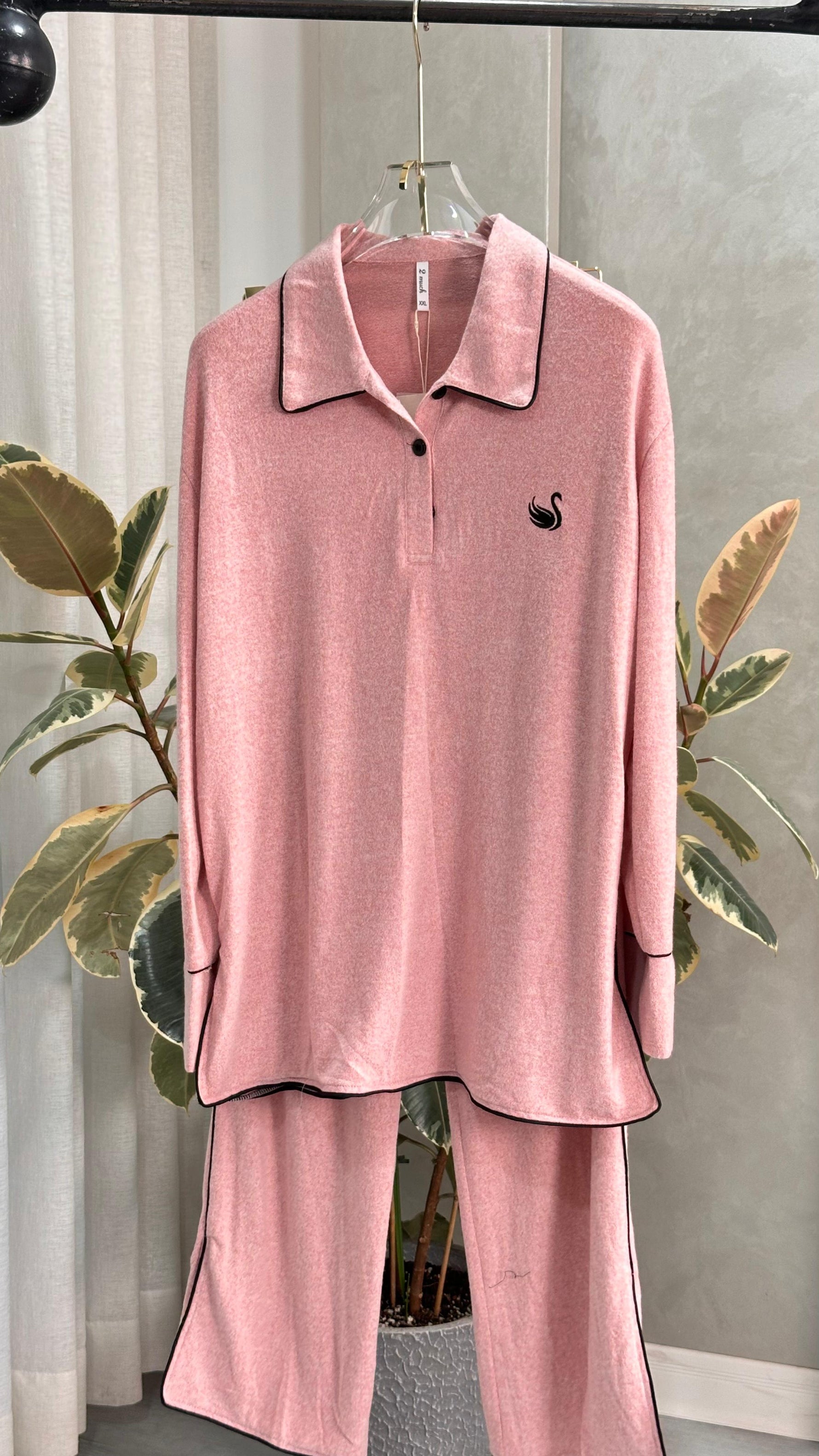 بيجامة نسائي مع ياقة