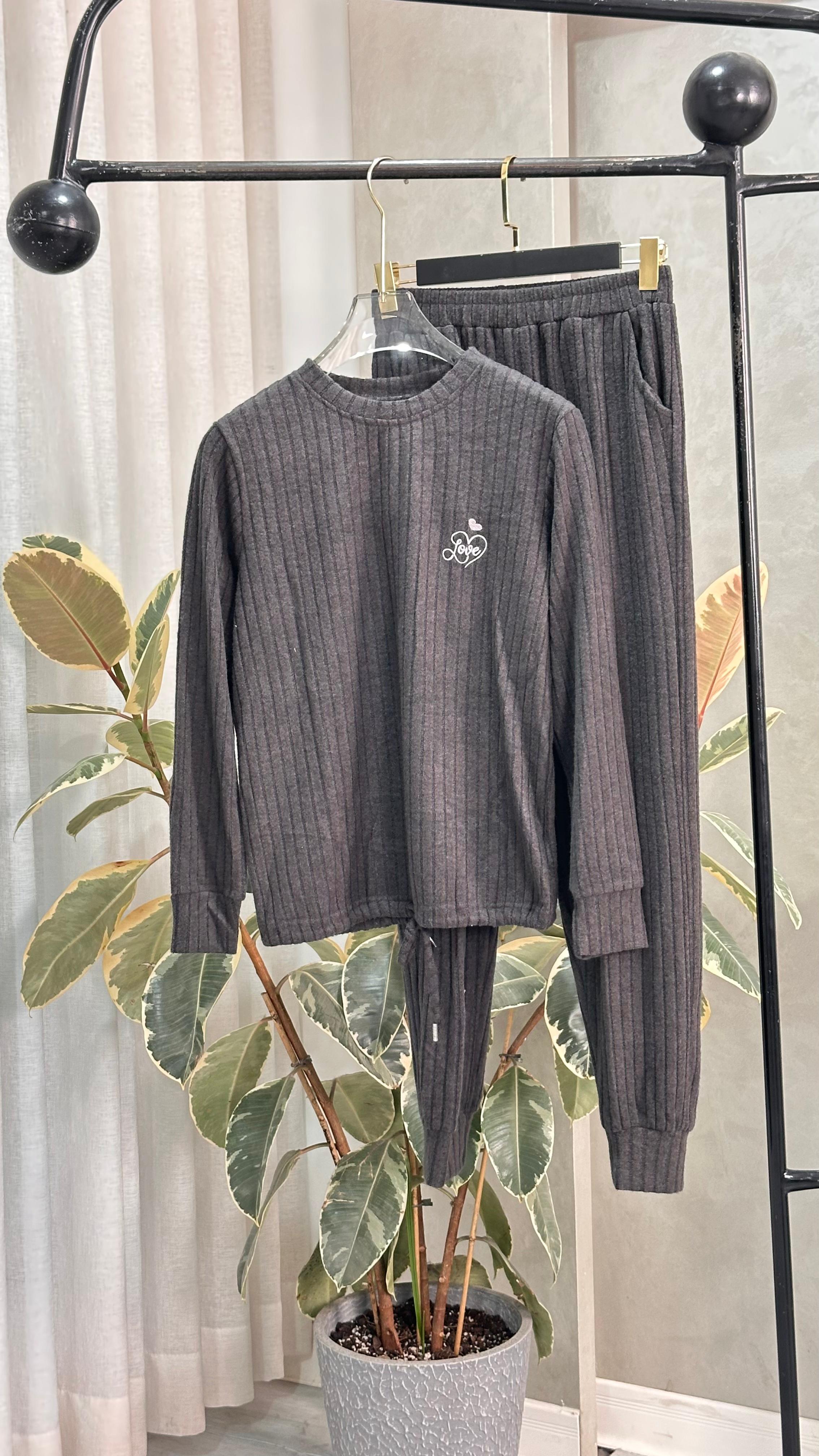 بيجامة نسائي