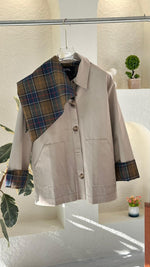 جاكيت نسائي باضافات من الكم والكتف