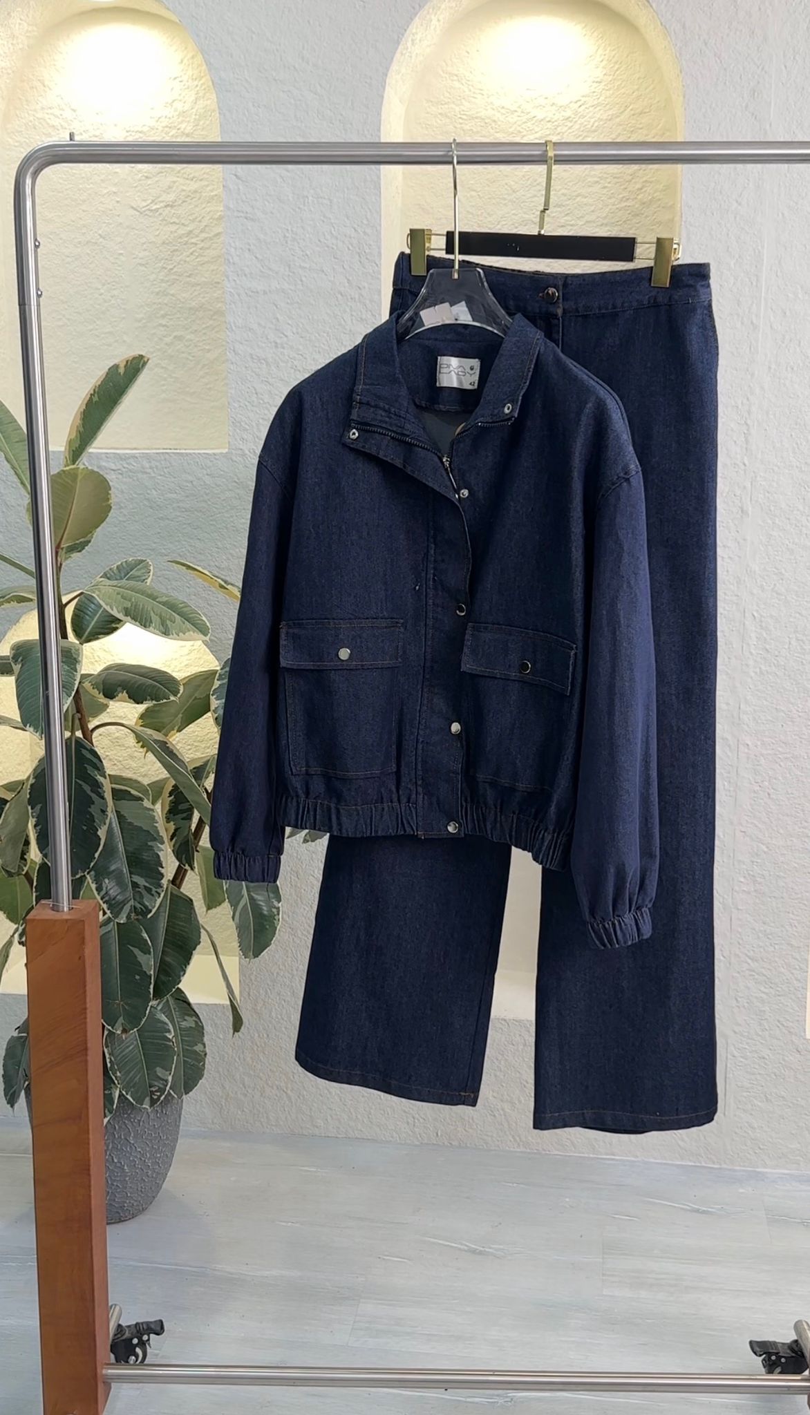 بدلة جينز نسائي