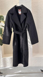 جاكيت جوخ نسائي انيق وعصري