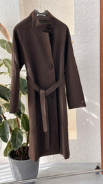 جاكيت جوخ نسائي ازرار مميز