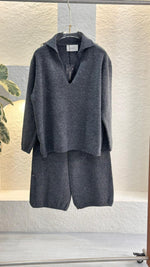 بدلة نسائي بقبة ٧ وبنطال عريض