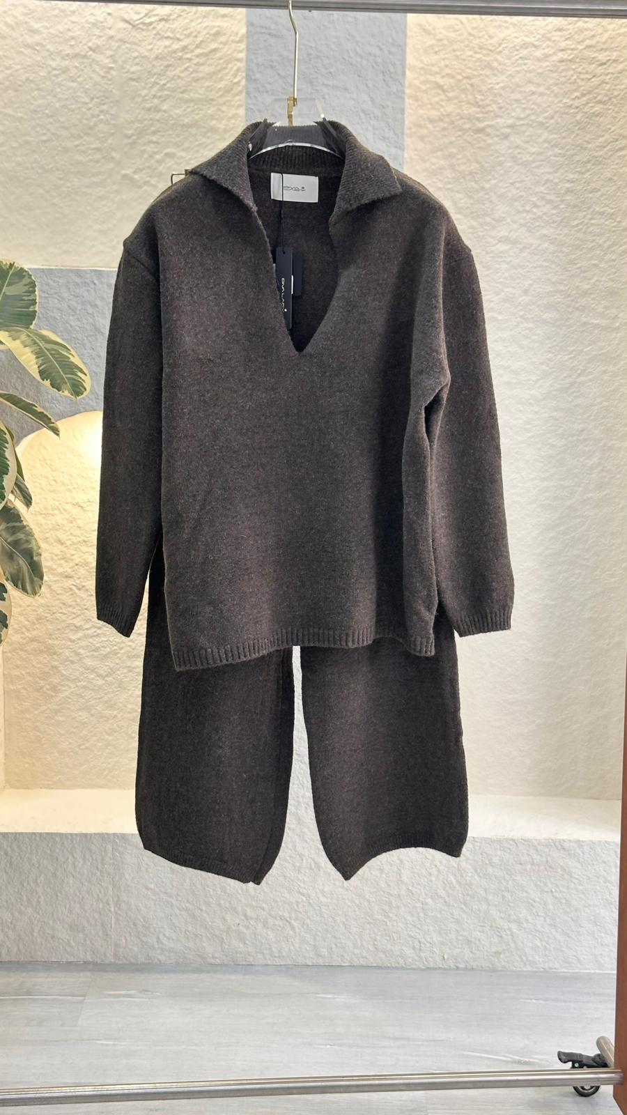 Vبدلة نسائي قبة