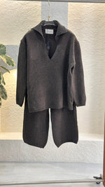 بدلة نسائي بقبة ٧ وبنطال عريض