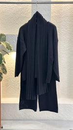 بدلة نسائي مع اسكارف