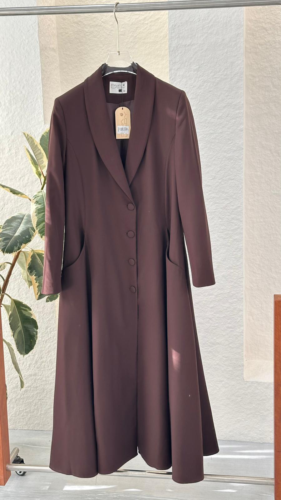 جاكيت نسائي مع ازرار