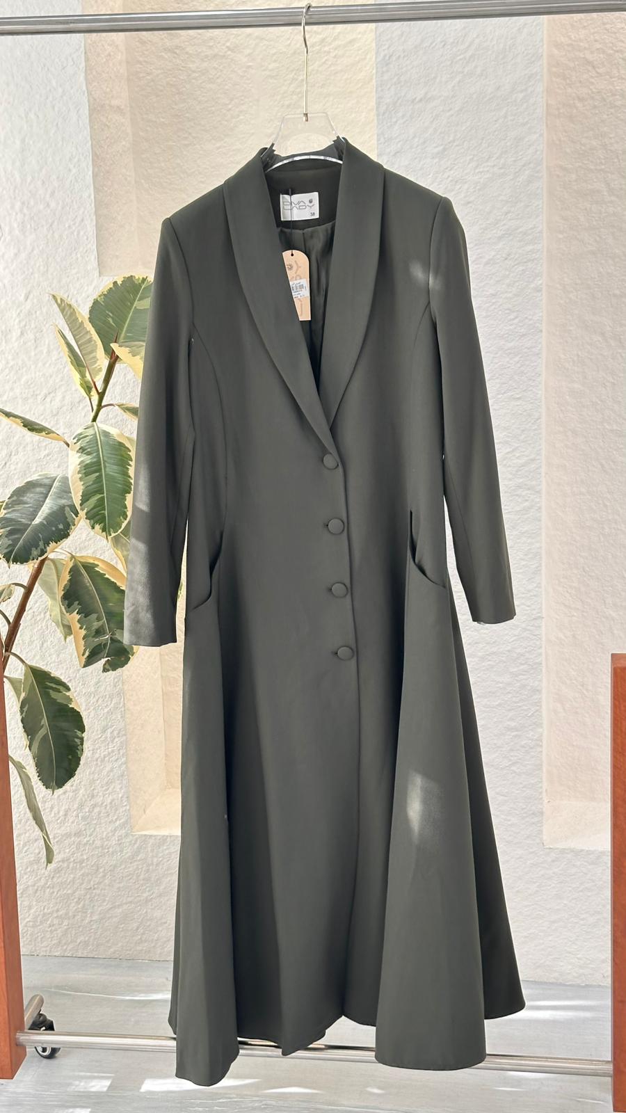 جاكيت نسائي مع ازرار