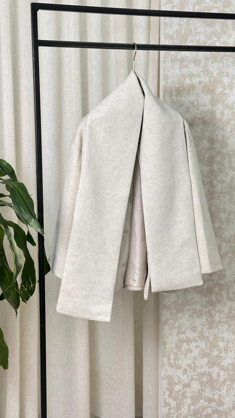 جاكيت مع اسكارف