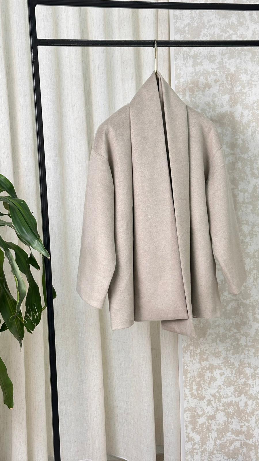 جاكيت مع اسكارف