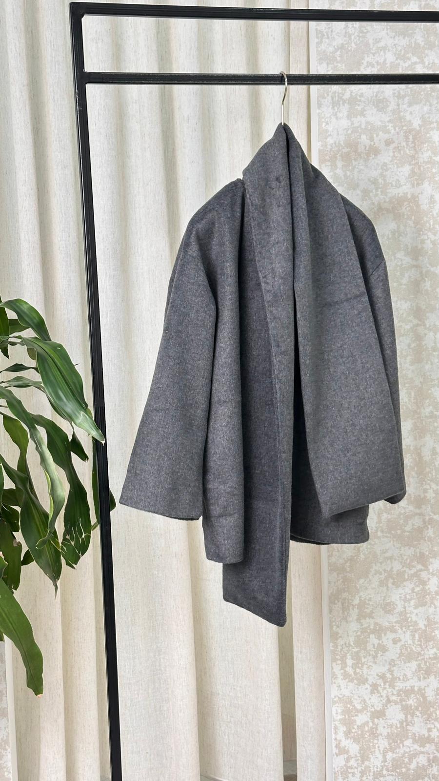 جاكيت مع اسكارف