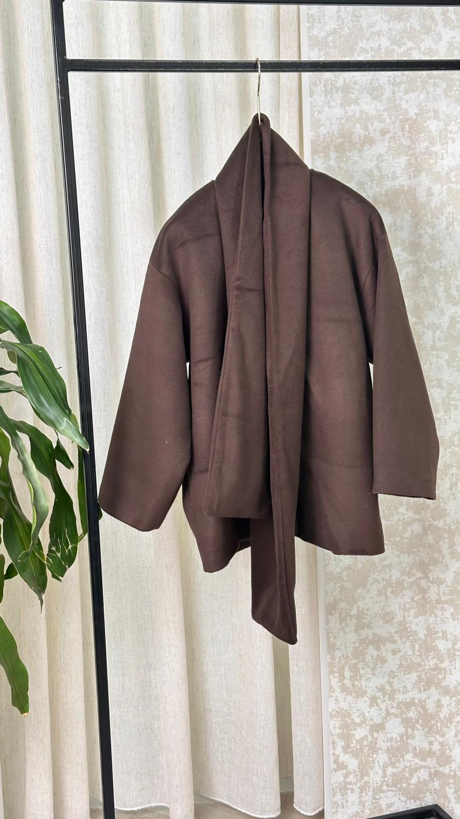 جاكيت مع اسكارف