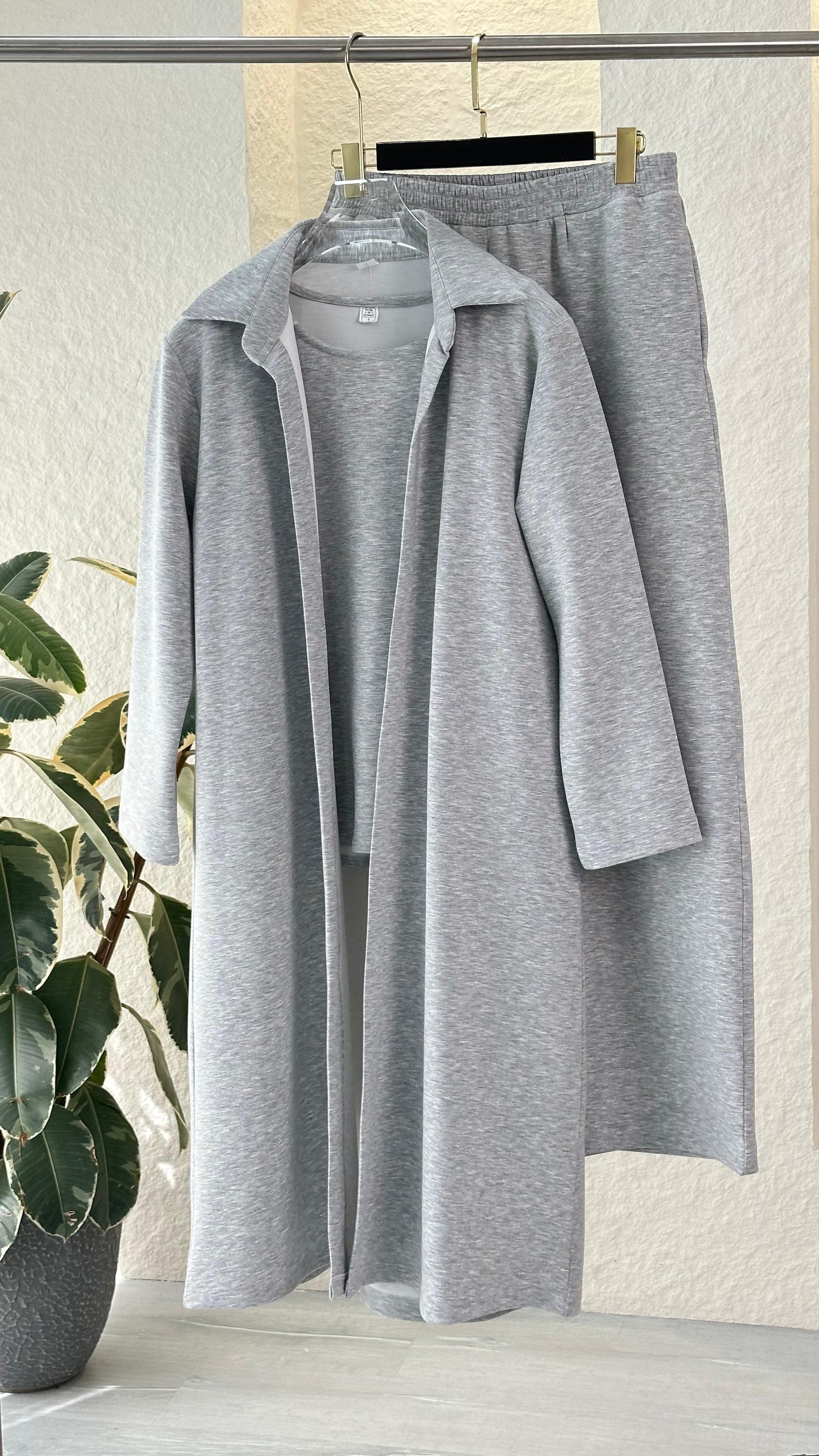 بدلة نسائي بجاكيت طويل